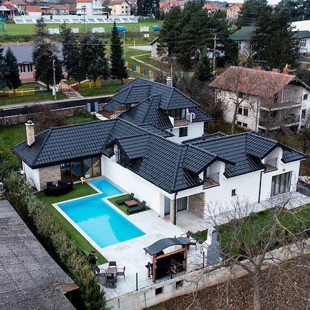 City Escape Luxury Villa Zuce 외부 사진