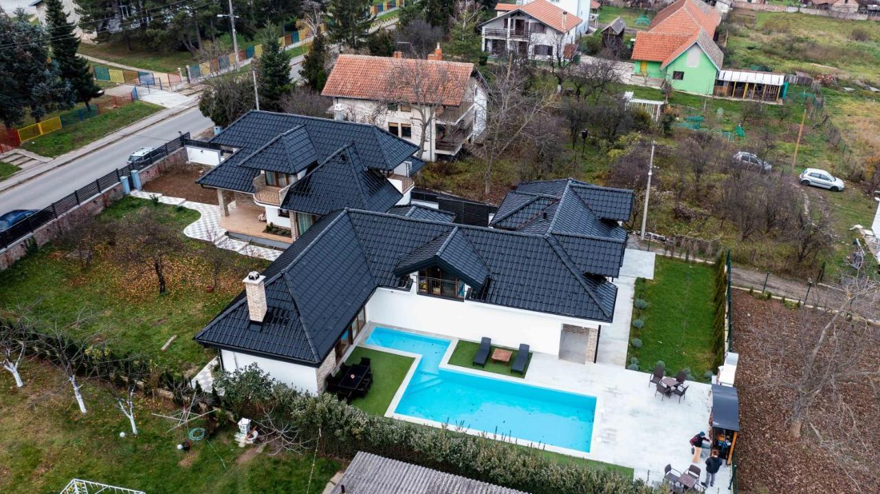 City Escape Luxury Villa Zuce 외부 사진