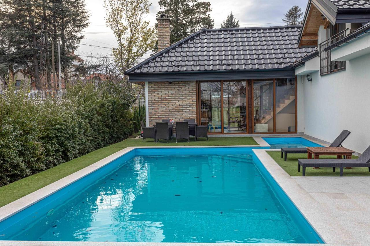 City Escape Luxury Villa Zuce 외부 사진