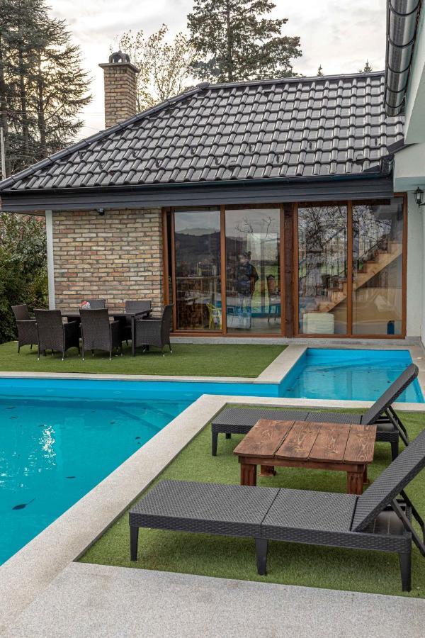 City Escape Luxury Villa Zuce 외부 사진