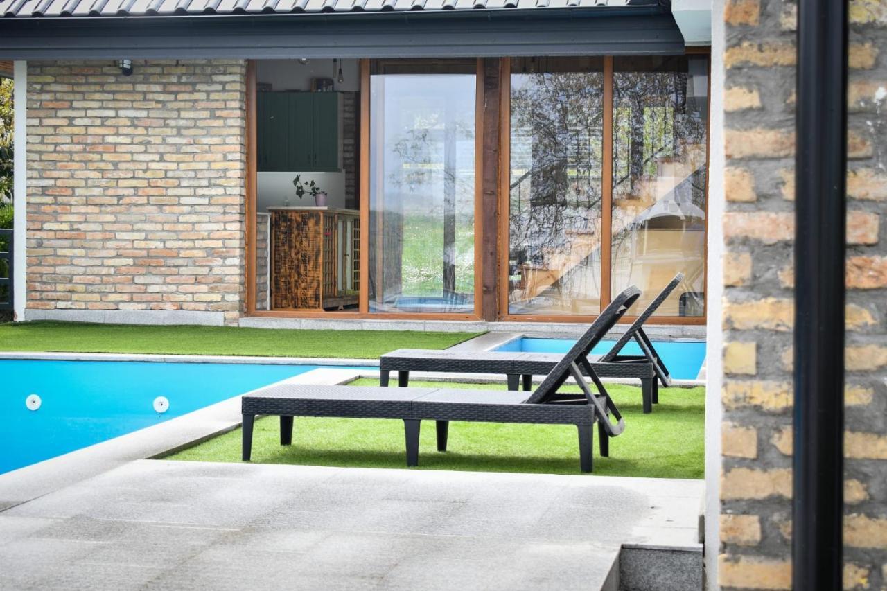 City Escape Luxury Villa Zuce 외부 사진